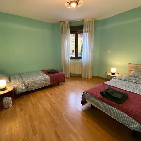 Close To The Historical Center דירה *