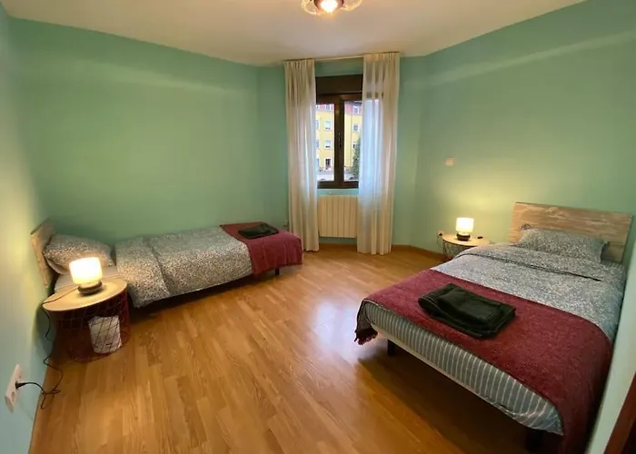 Close To The Historical Center דירה *